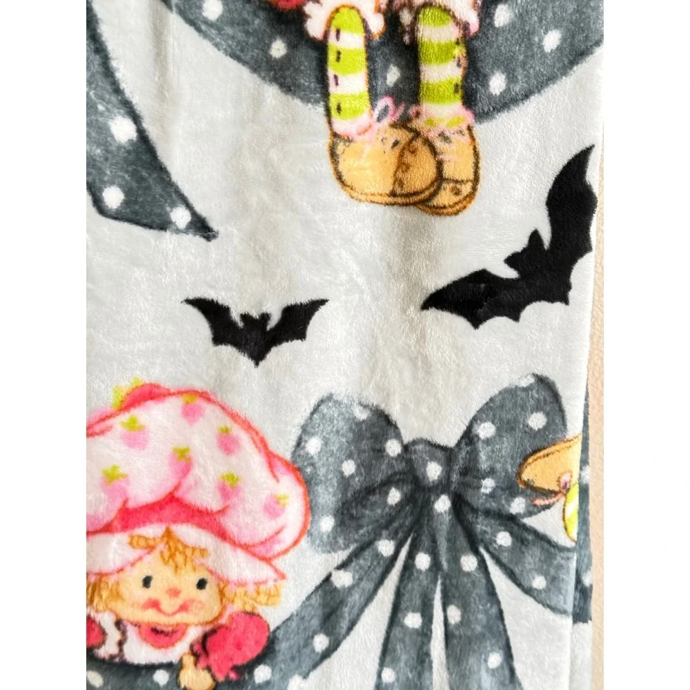 Strawberry Shortcake Halloween Plush Throw Blanket Bats Polka Dot Bows 70x50